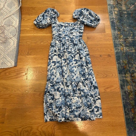 Abercrombie & Fitch Dresses & Skirts - Abercrombie & Fitch Blue and White Floral Midi Dress